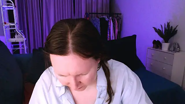 Snapshot of GoddessLara chatting on 02.05.25 GoddessLara online show from 02.05.25