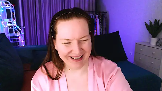 Snapshot of GoddessLara chatting on 02.19.25 GoddessLara online show from 02.19.25