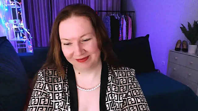Snapshot of GoddessLara chatting on 02.21.25 GoddessLara online show from 02.21.25