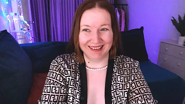 Snapshot of GoddessLara chatting on 02.21.25 GoddessLara online show from 02.21.25