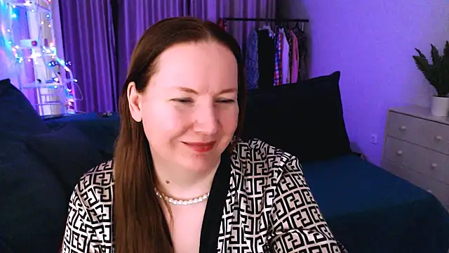 Snapshot of GoddessLara chatting on 02.23.25 GoddessLara online show from 02.23.25