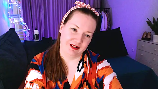 Snapshot of GoddessLara chatting on 03.11.25 GoddessLara online show from 03.11.25