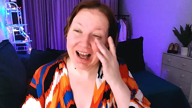 Snapshot of GoddessLara chatting on 03.12.25 GoddessLara online show from 03.12.25