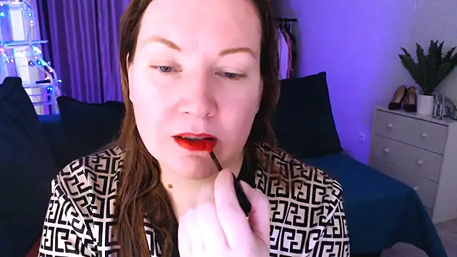 Snapshot of GoddessLara chatting on 03.14.25 GoddessLara online show from 03.14.25