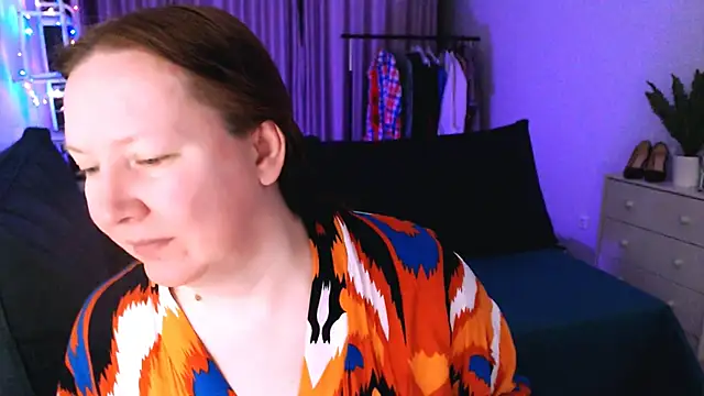 Snapshot of GoddessLara chatting on 03.18.25 GoddessLara online show from 03.18.25