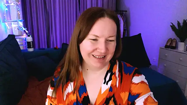 Snapshot of GoddessLara chatting on 03.18.25 GoddessLara online show from 03.18.25