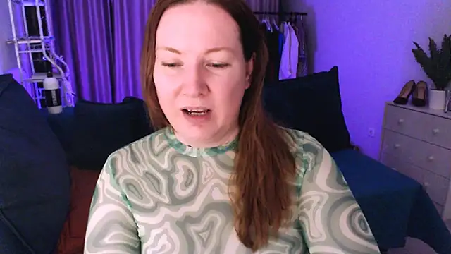 Snapshot of GoddessLara chatting on 03.21.25 GoddessLara online show from 03.21.25