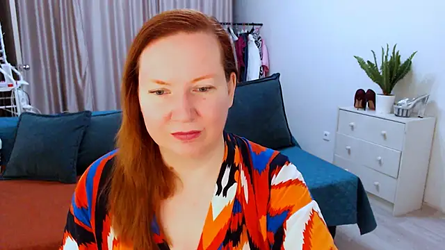 Snapshot of GoddessLara chatting on 09.08.25 GoddessLara online show from 09.08.25