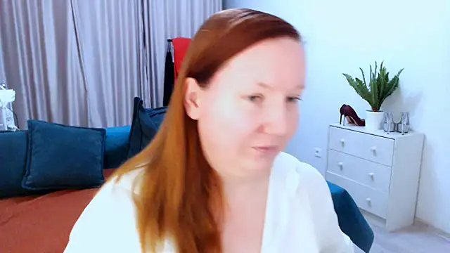 Snapshot of GoddessLara chatting on 09.30.25 GoddessLara online show from 09.30.25