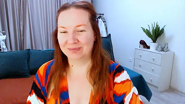 Snapshot of GoddessLara chatting on 10.03.25 GoddessLara online show from 10.03.25