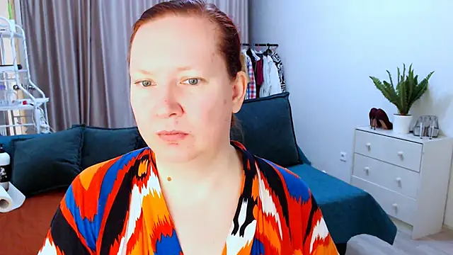 Snapshot of GoddessLara chatting on 10.17.25 GoddessLara online show from 10.17.25