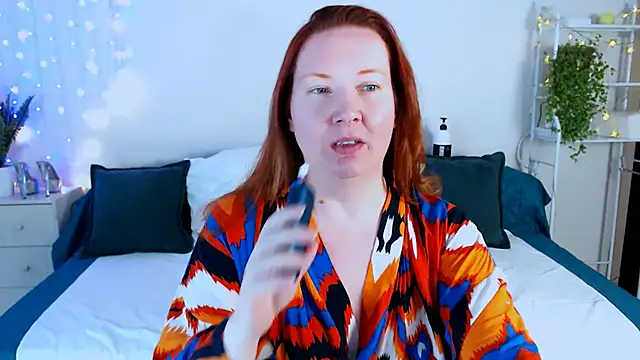 Snapshot of GoddessLara chatting on 10.26.25 GoddessLara online show from 10.26.25