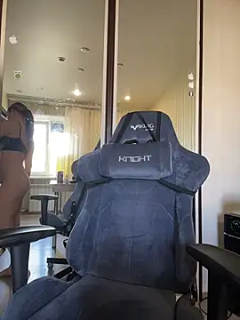 Lisaaan online show from 04.25.26