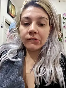 Snapshot of ScarletCallings420 chatting on 12.21.24 ScarletCallings420 online show from 12.21.24