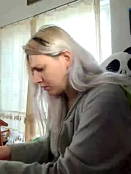 Snapshot of ScarletCallings420 chatting on 01.28.25 ScarletCallings420 online show from 01.28.25