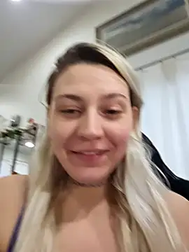 Snapshot of ScarletCallings420 chatting on 02.19.25 ScarletCallings420 online show from 02.19.25