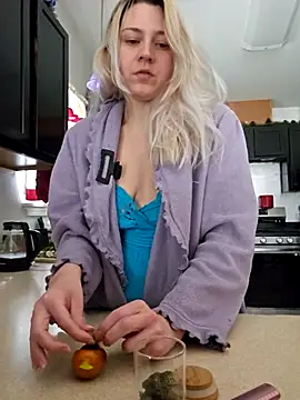 Snapshot of ScarletCallings420 chatting on 03.09.25 ScarletCallings420 online show from 03.09.25