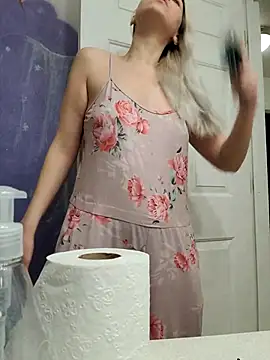 Snapshot of ScarletCallings420 chatting on 03.12.25 ScarletCallings420 online show from 03.12.25