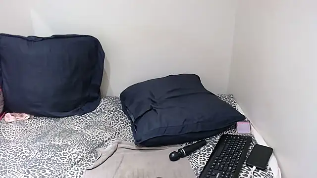 xGIANTEBONY30x online show from 01.28.25