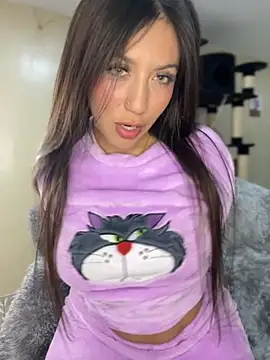 MiaJones21 online show from 10.24.25