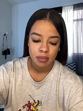 trianawhite online show from 01.08.25