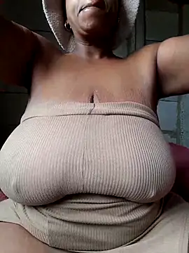 winterqueenx online show from 11.16.25