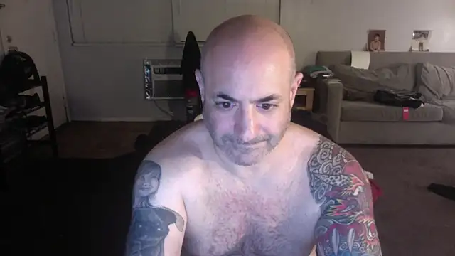 Snapshot of palidin1 chatting on 12.05.25 palidin1 online show from 12.05.25