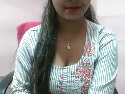 LovingPihu online show from 02.07.25