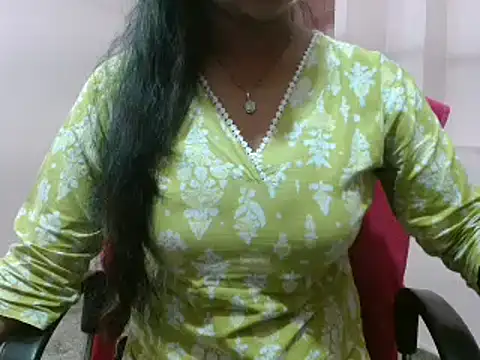 LovingPihu online show from 02.18.25