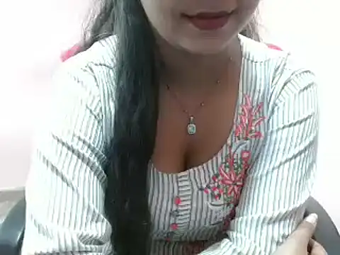 LovingPihu online show from 02.24.25