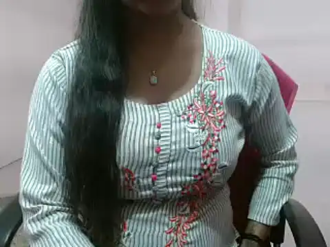 LovingPihu online show from 02.24.25