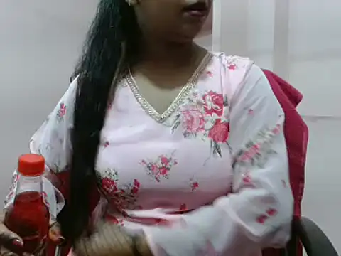 LovingPihu online show from 02.28.25