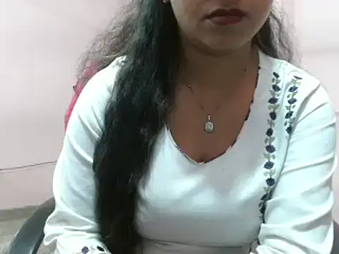 LovingPihu online show from 03.04.25