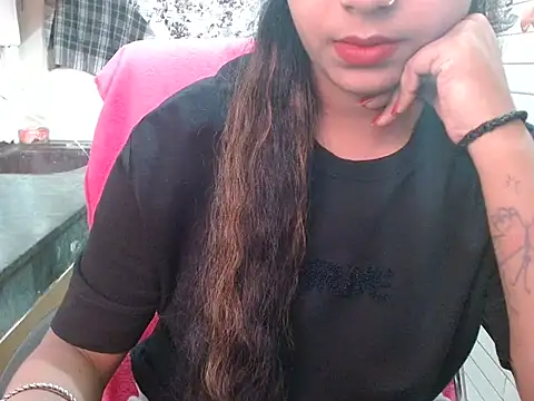 LovingPihu online show from 10.09.25