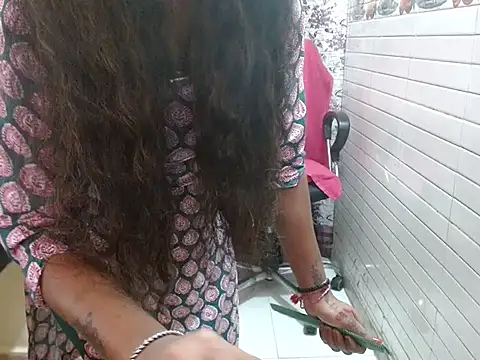 LovingPihu online show from 10.30.25