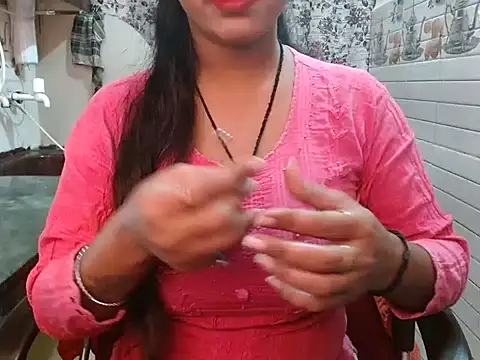 LovingPihu online show from 11.28.25