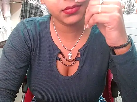 LovingPihu online show from 02.08.26