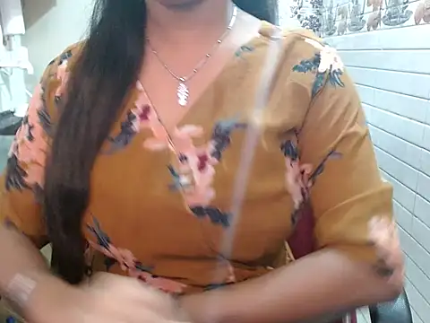 LovingPihu online show from 03.21.26