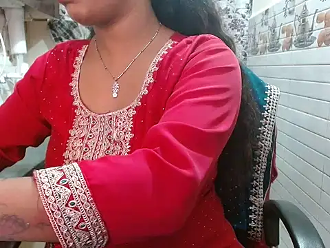 LovingPihu online show from 03.29.26