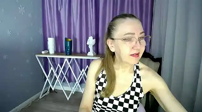 queen a n i online show from 03.10.25