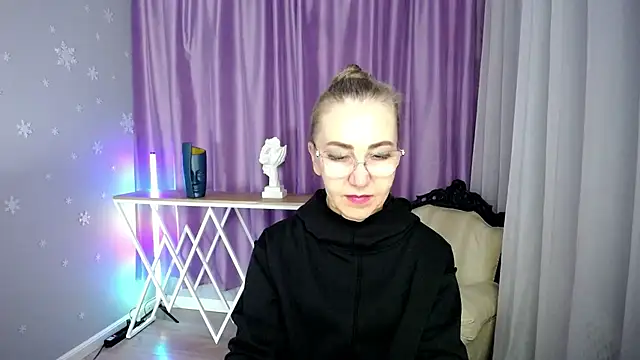 queen a n i online show from 09.26.25