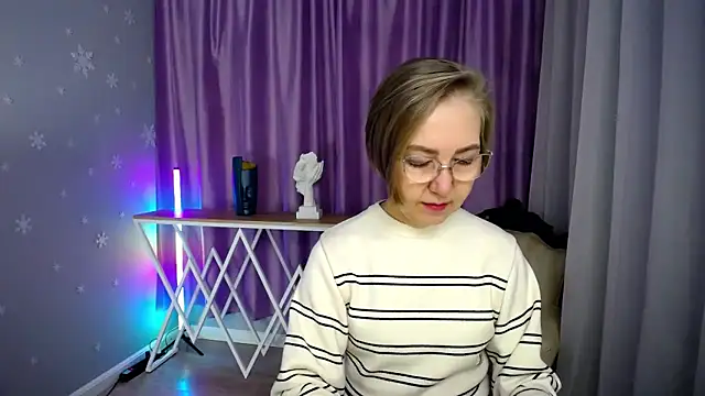 queen a n i online show from 10.13.25