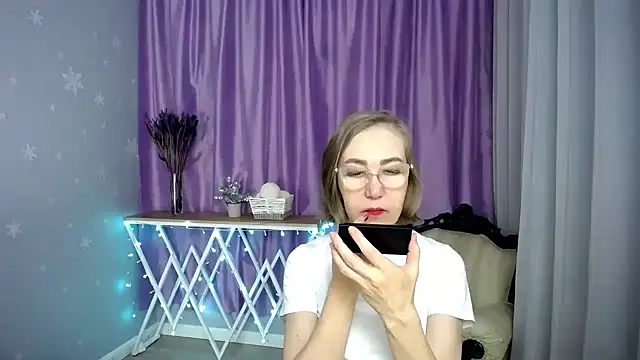 queen a n i online show from 04.05.26