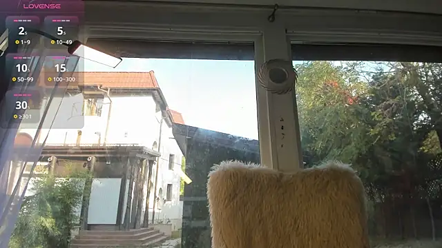 Naila18 online show from 10.22.25