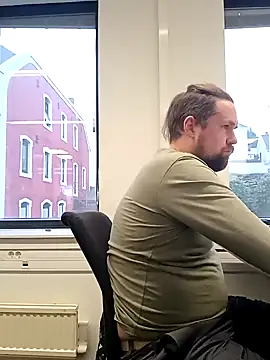 Snapshot of Tj1sen chatting on 12.17.24 Tj1sen online show from 12.17.24