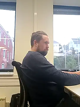 Snapshot of Tj1sen chatting on 12.19.24 Tj1sen online show from 12.19.24