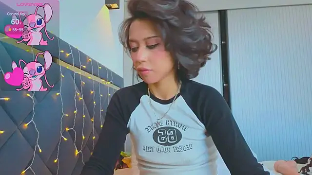 Mia Tin online show from 01.12.25