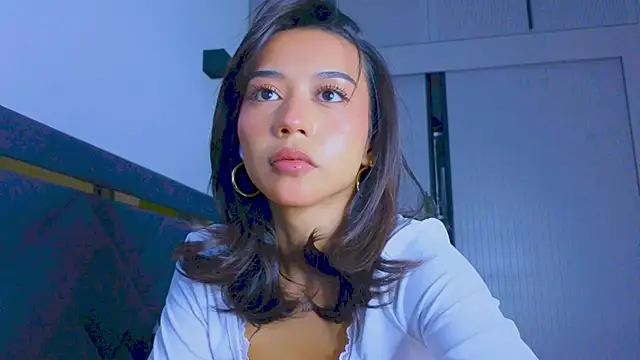 Mia Tin online show from 09.21.25