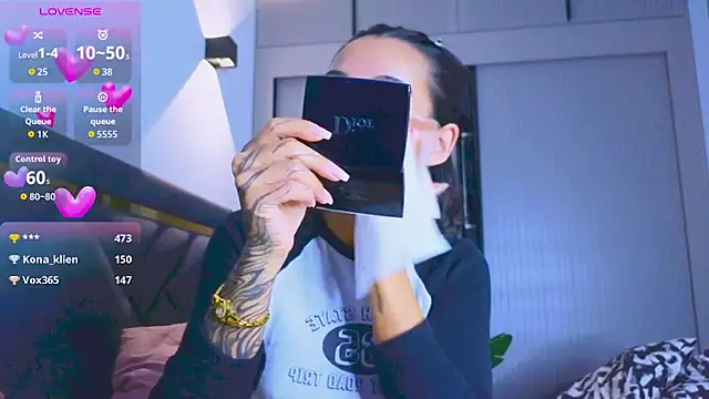 Mia Tin online show from 10.17.25