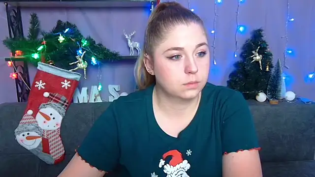 Snapshot of JessikaDaniel chatting on 12.18.24 JessikaDaniel online show from 12.18.24